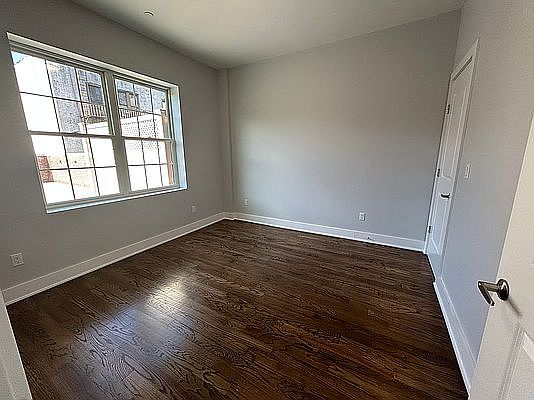 3rd image of 25-34 Steinway St #2