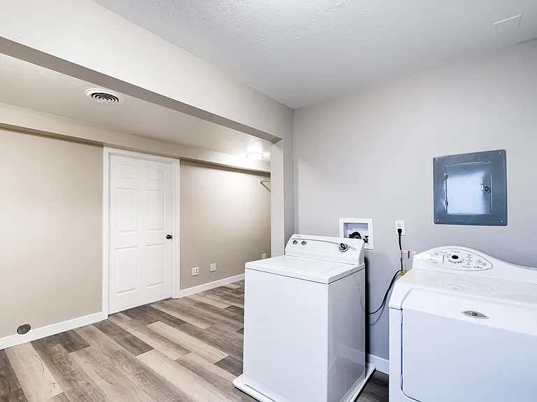 1011 W Willow Ave — Photo 6