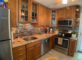 177 E Parkview Dr, Shirley, NY 11967