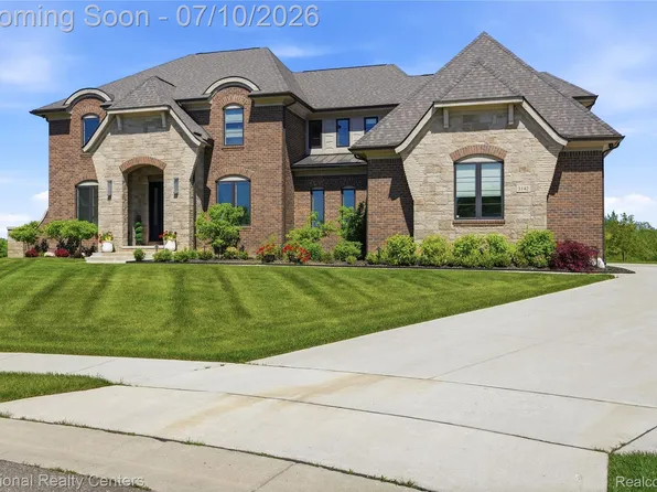3142 Holburn Ct, Oakland, MI 48363