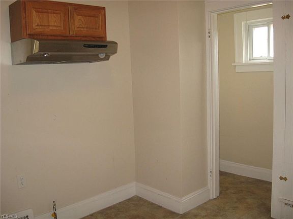5th image of 3492 W 119th St