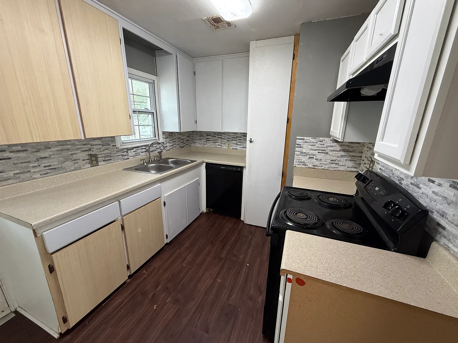 3 bed, 925 sqft, $1,100 — Photo 3