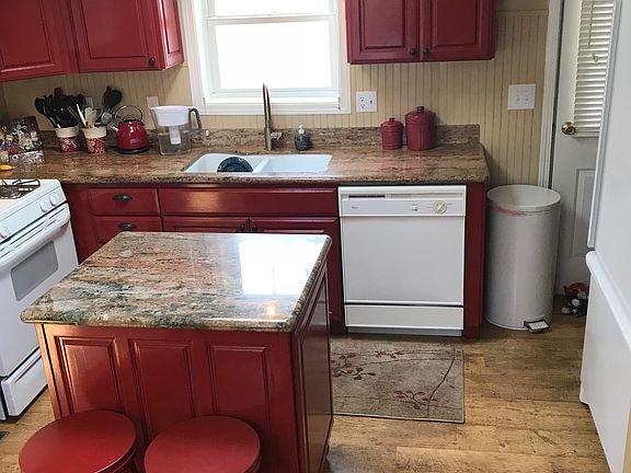 3rd image of 216 Cottonwood Ln