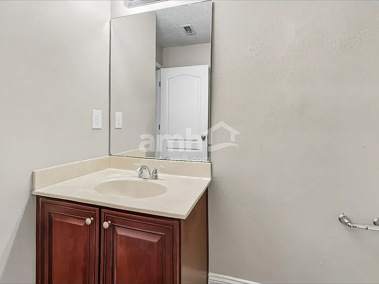 2320 Brian Lakes Dr E — Photo 13