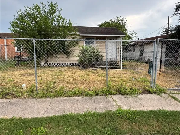 2925 Greenwood Dr, Corpus Christi, TX 78405