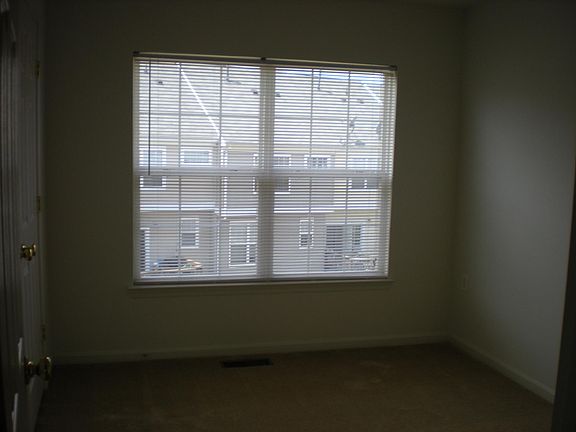 5th image of 23049 Fontwell Sq