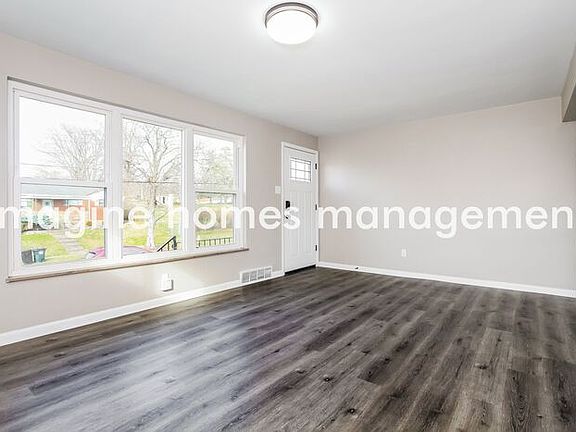 4th image of 2701 Sandhurst Dr