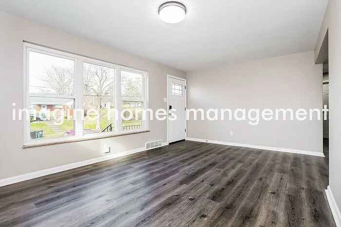 2701 Sandhurst Dr — Photo 4