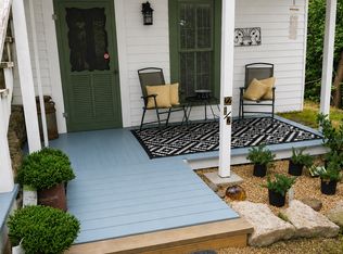 22 Linwood Ave, Eureka Springs, AR 72632