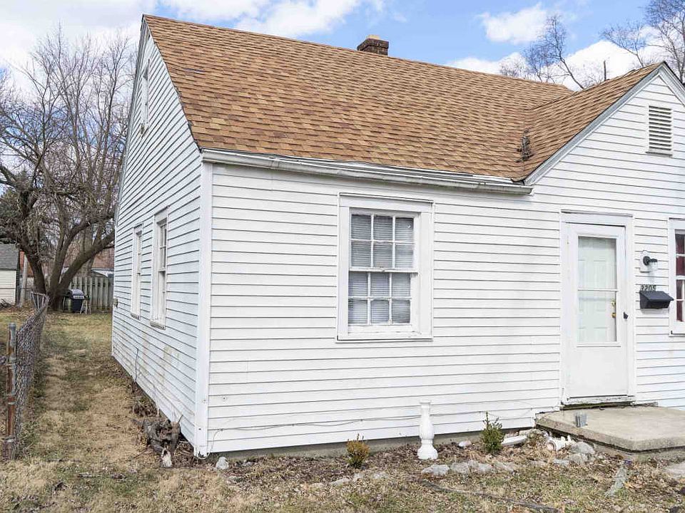 2nd image of 3205 Felician St