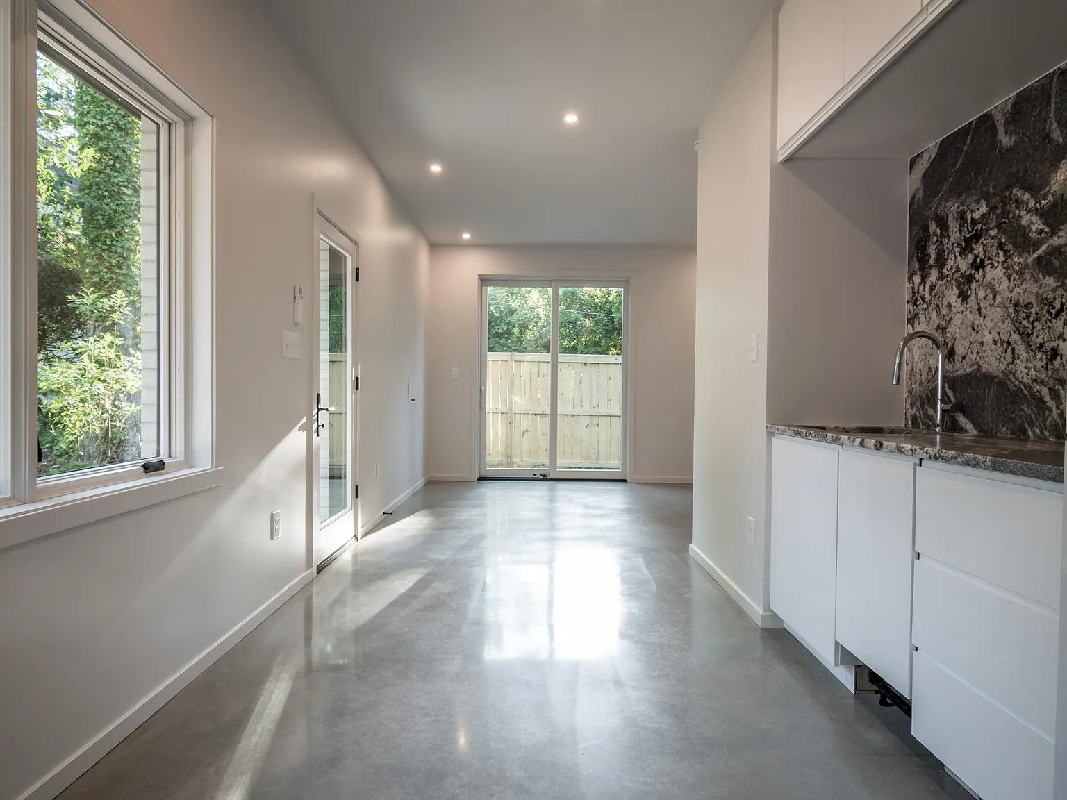 2 bed, 1.5 bath, 900 sqft, $2,500 — Photo 4