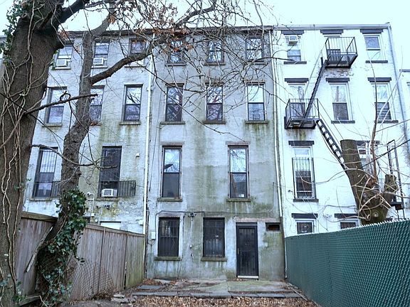 4th image of 173 Putnam Ave