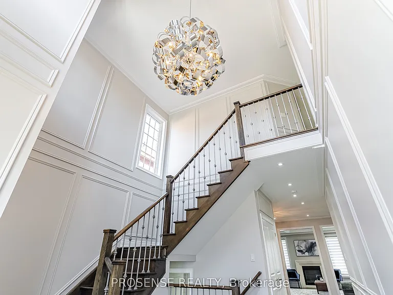8 Macbean Cres — Photo 5
