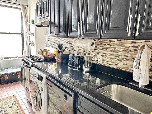 4th image of 235 E 4th St APT 4B