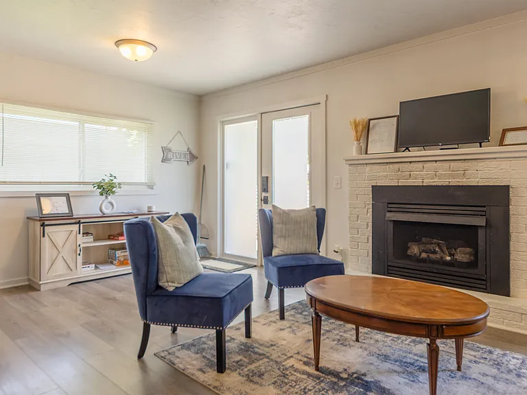 2906 Blue Star Hwy #2 — Photo 4