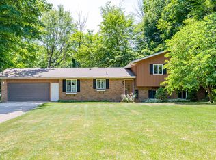 2682 Ridgewood Trl, Berrien Springs, MI 49103