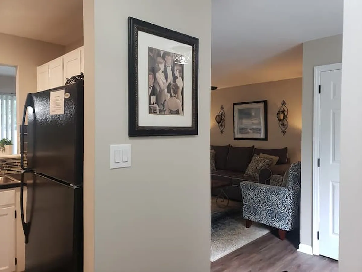 Building Photo - 9215 Kings Canyon Dr