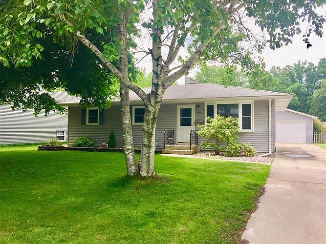 818 Henry Ct photo 1
