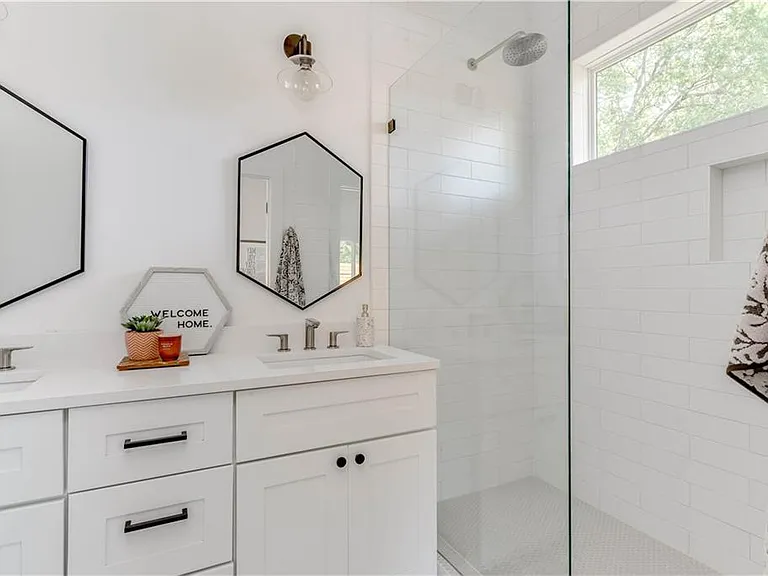 4800 Vinson Dr #B — Photo 24