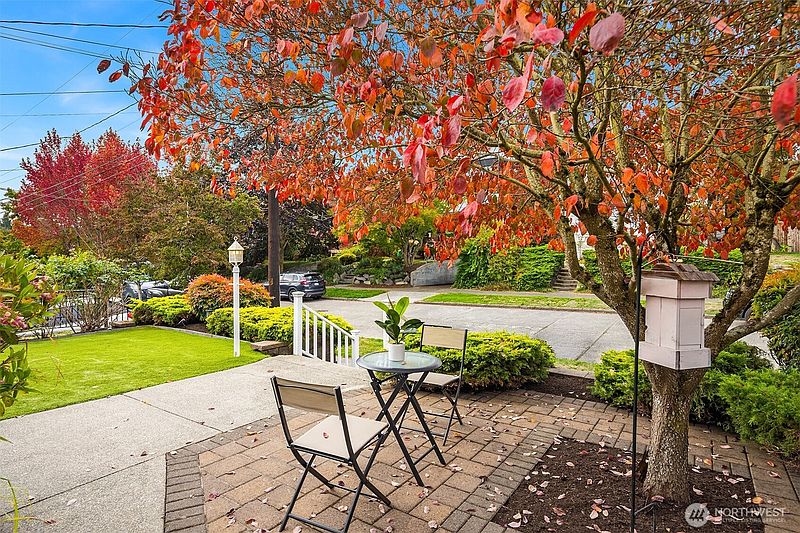 2nd image of 5224 37th Avenue NE