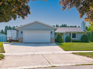N81W6383 Arbor Dr, Cedarburg, WI 53012