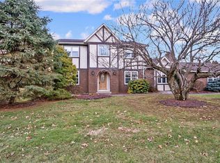 393 Manor Dr, Nazareth, PA