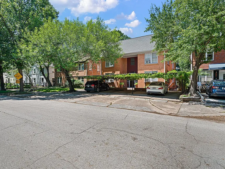 1806 Banks St #1 — Photo 2