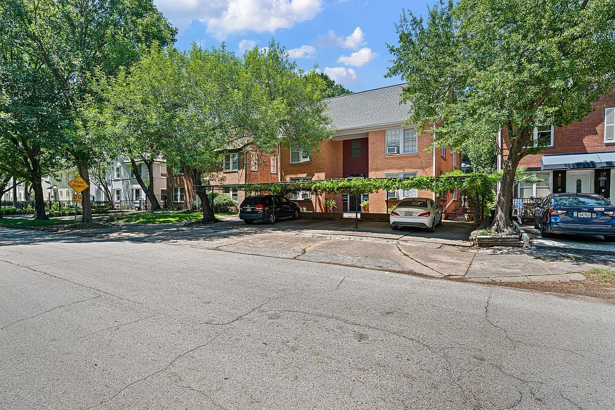 Building Photo - 1806 Banks St #1