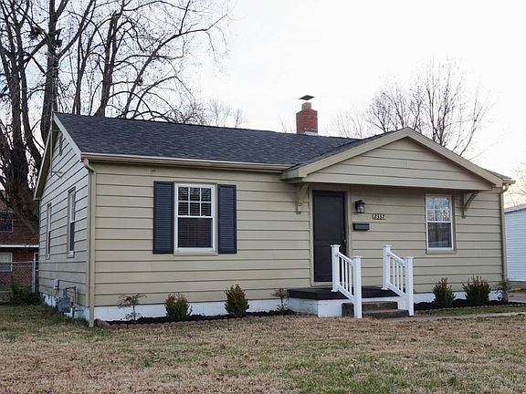 2nd image of 2337 E Illinois St