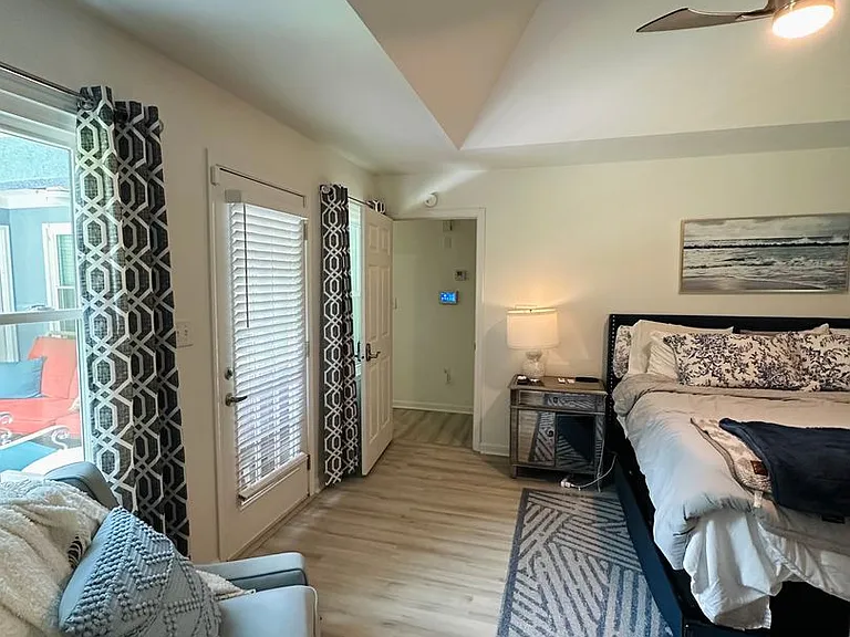 103 Meadow Creek Dr — Photo 34