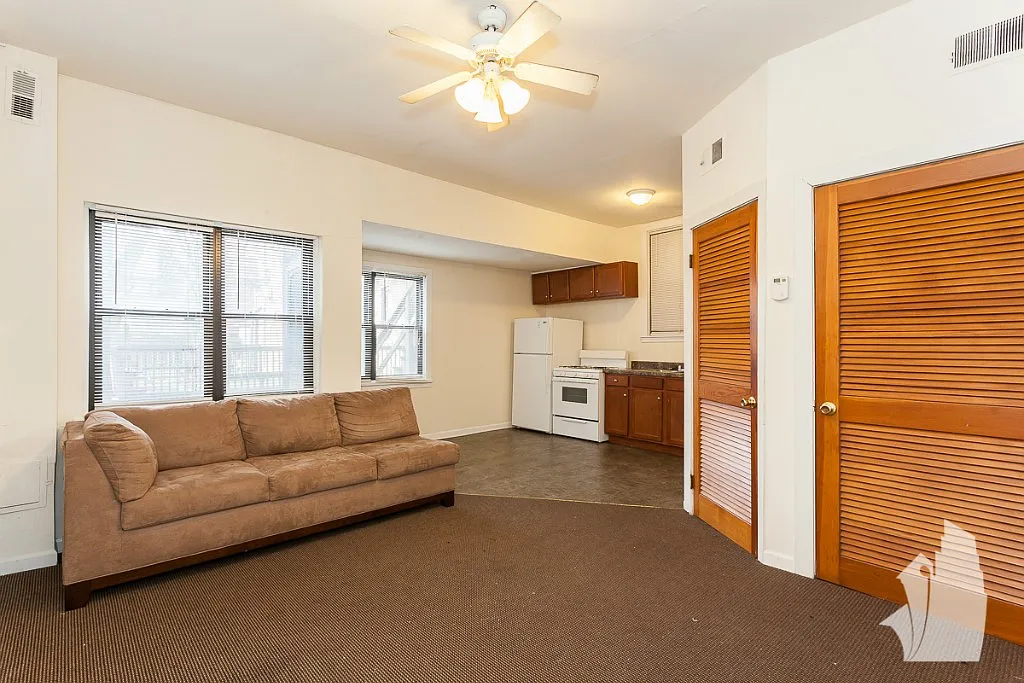 2 bed, 1.0 bath, 749 sqft, $2,350 — Photo 3