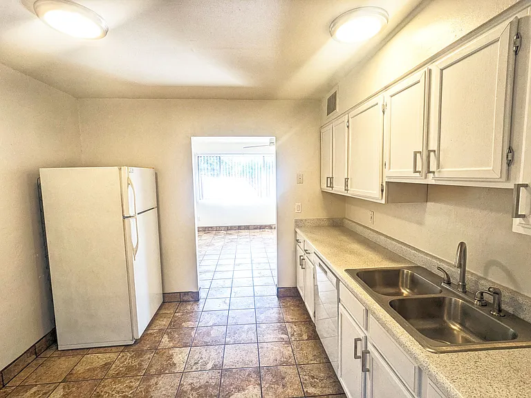 1629 E Hedrick Dr #C — Photo 16