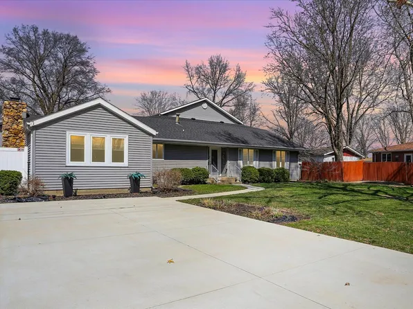 806 E Scott St, Tuscola, IL 61953