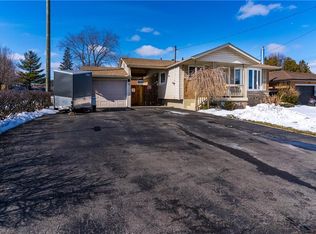 102 Greeningdon Dr, Hamilton, ON L9A 3A7