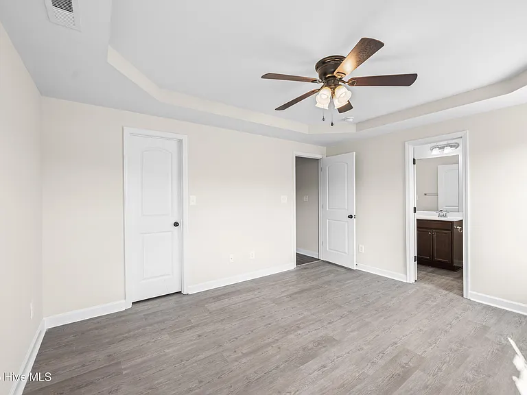 406 Paxton Ct — Photo 19