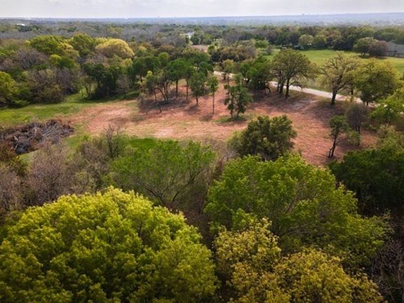 5th image of 300 Taylor Oaks Dr