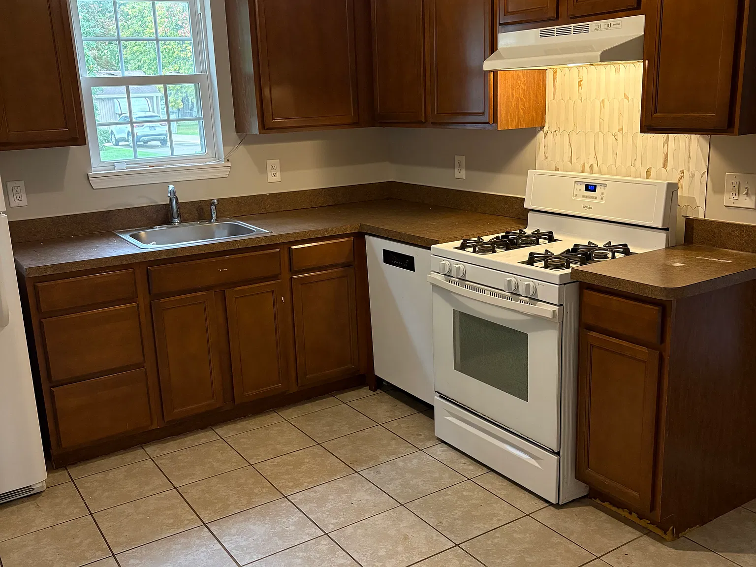 3 bed, 891 sqft, $1,600 — Photo 4