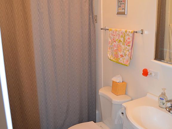 5th image of 1634 N Paulina St APT 2F