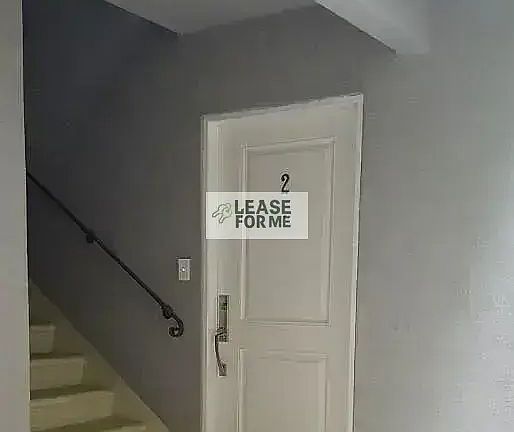 4th image of 1055-2 S Sherbourne Dr