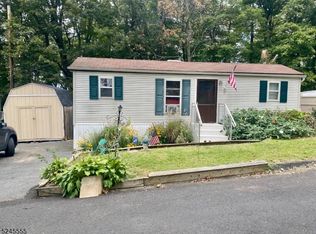 9 Betty Dr, Lake Hopatcong, NJ 07849