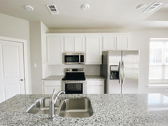 4th image of 3924 Trenton Pl