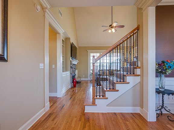 3rd image of 1023 Brokencreek Ln