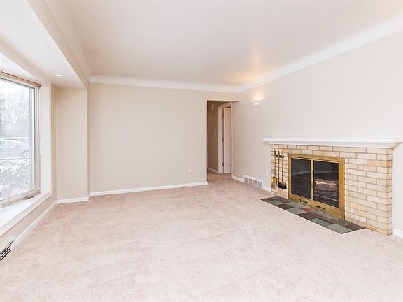 2nd image of 24281 Sunny Point Dr