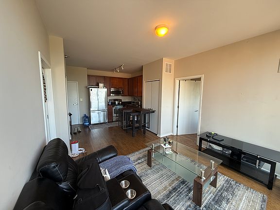 4th image of 1 E 8th St APT 1007