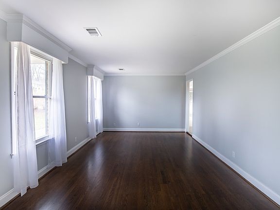 3rd image of 4818 Merrill Ln