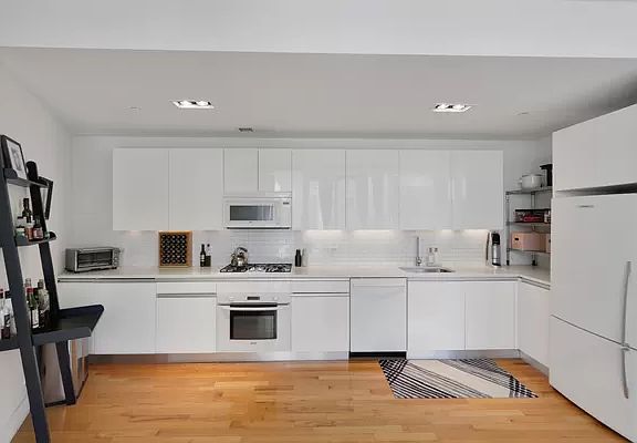 2nd image of 904 Pacific St APT 304