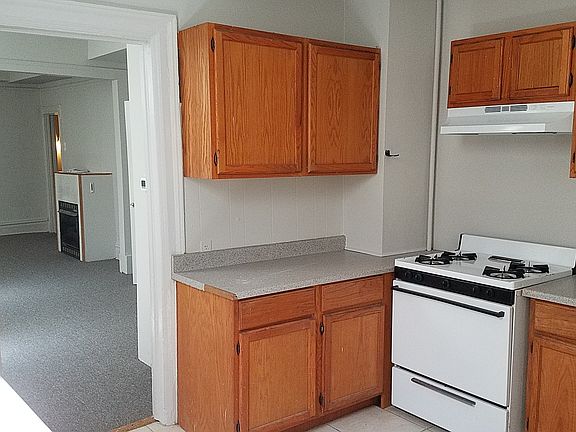 4th image of 3135 N Kenmore Ave