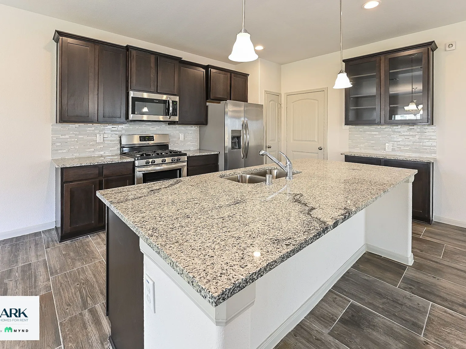 4 bed, 3.5 bath, 1900 sqft, $2,349 — Photo 3