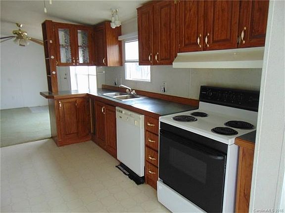 2nd image of 19 Jonquil Ln