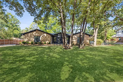 2015 Camelot Dr Photo 1